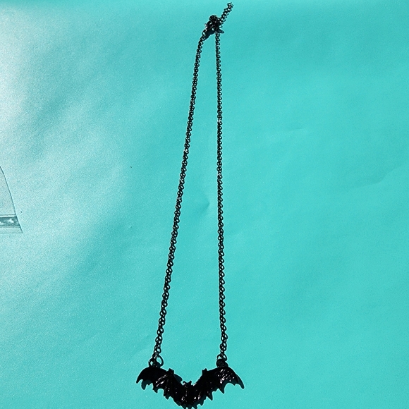 🎆 Bat Necklace - Picture 2 of 3